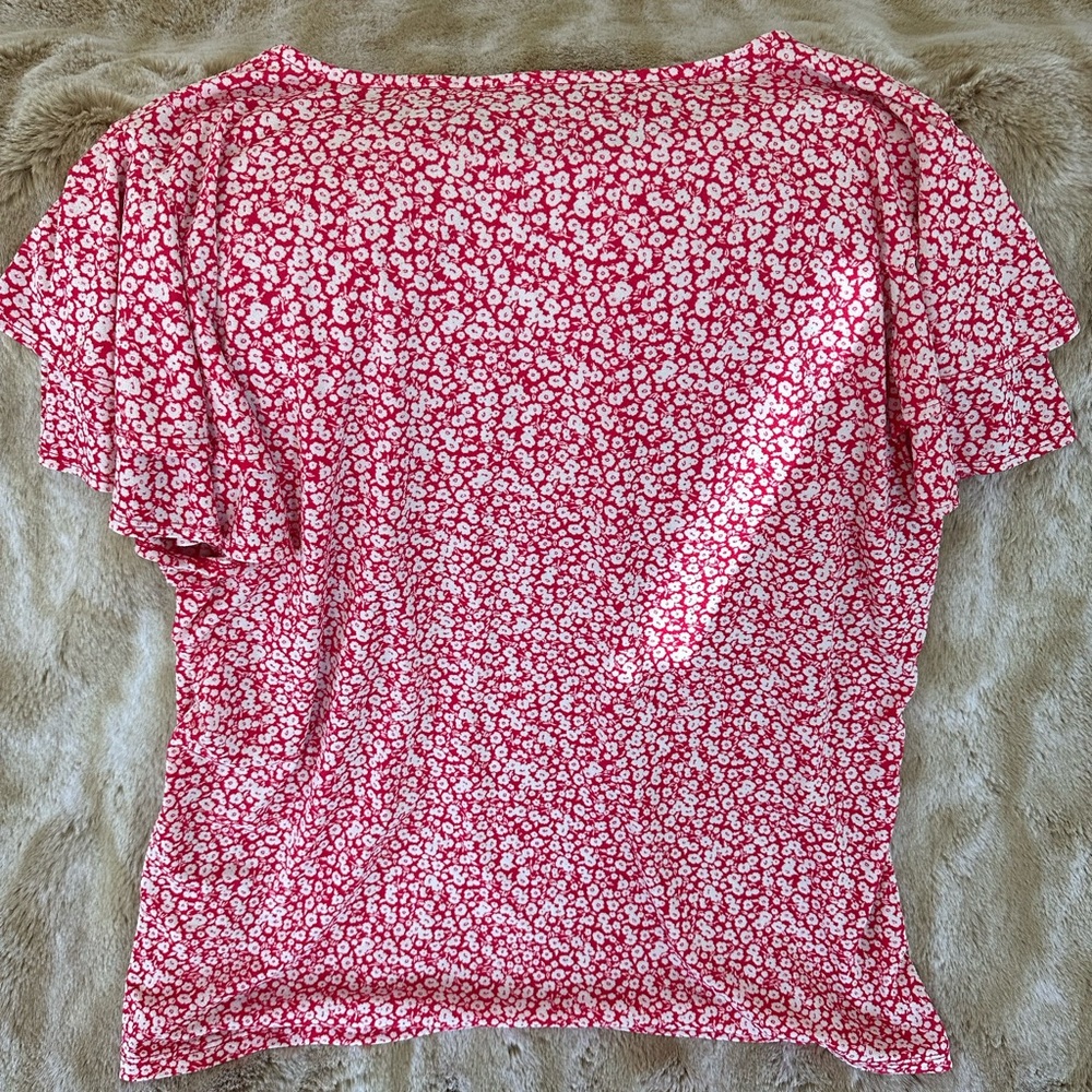 Floral pattern top with flutter sleeve detail.